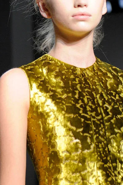 Look 30